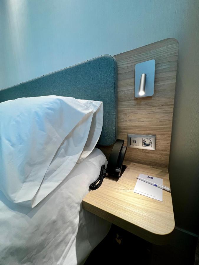 Holiday Inn Express - Madrid - Airport By Ihg Екстер'єр фото