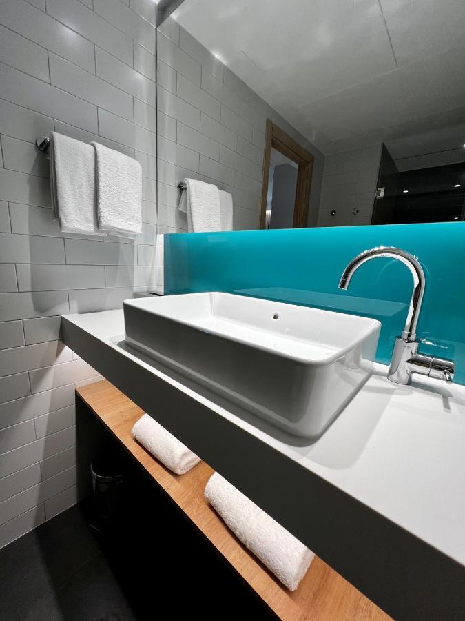 Holiday Inn Express - Madrid - Airport By Ihg Екстер'єр фото