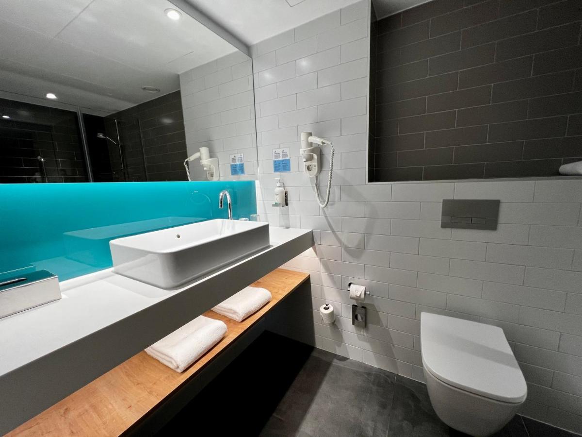 Holiday Inn Express - Madrid - Airport By Ihg Екстер'єр фото