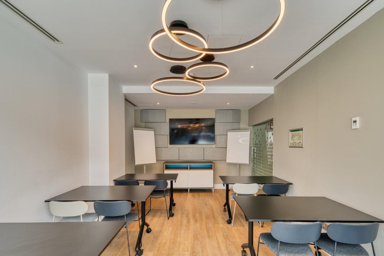 Holiday Inn Express - Madrid - Airport By Ihg Екстер'єр фото