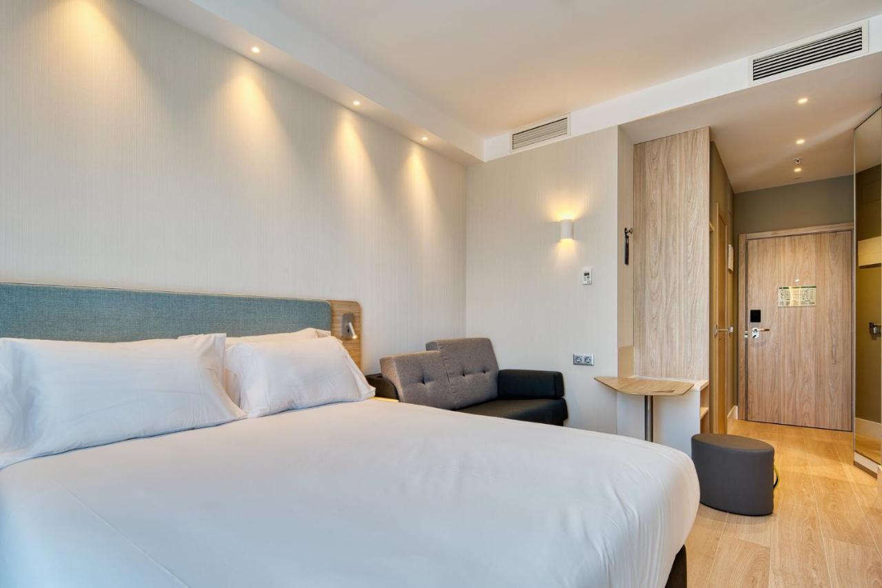 Holiday Inn Express - Madrid - Airport By Ihg Екстер'єр фото