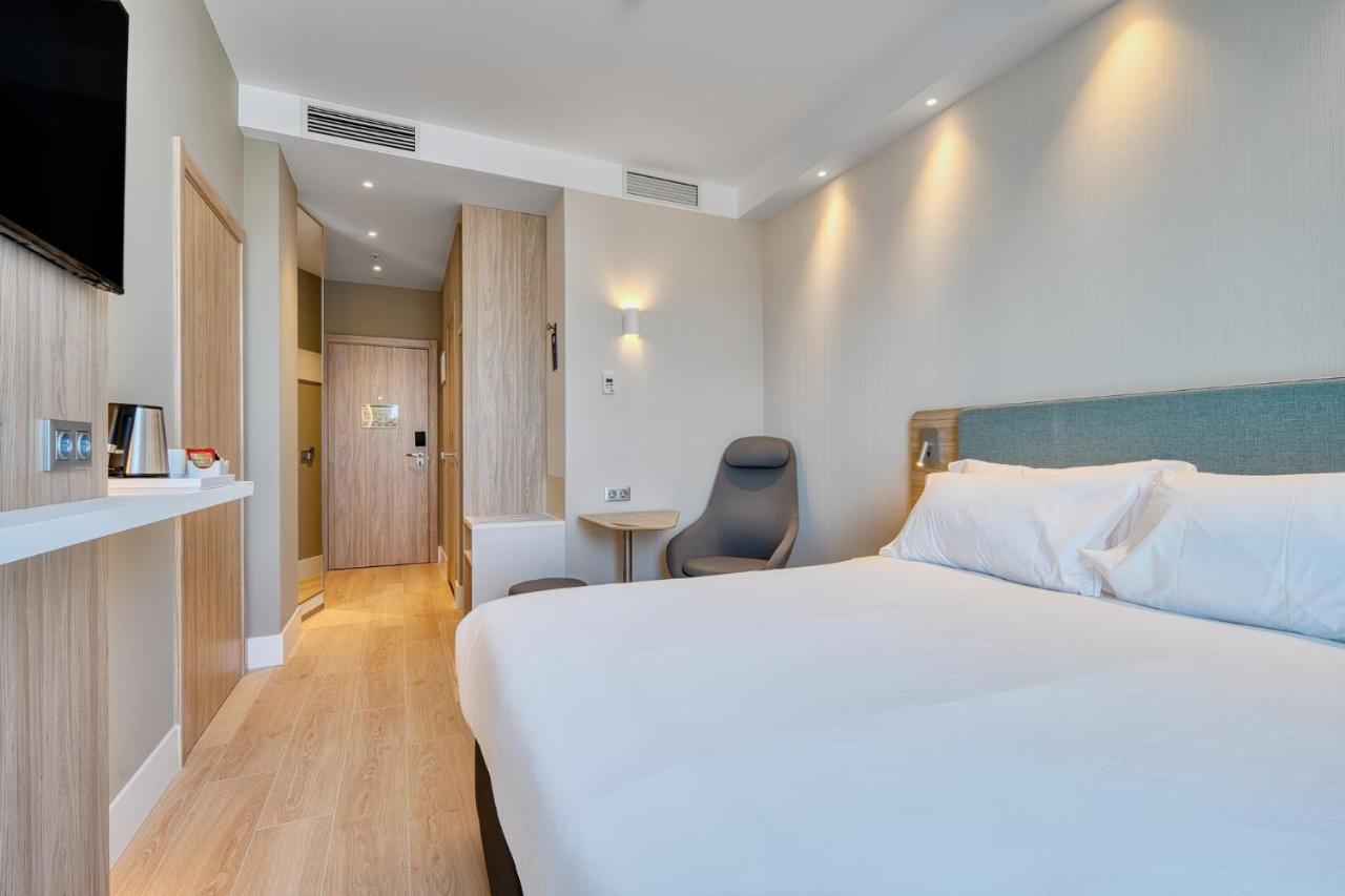 Holiday Inn Express - Madrid - Airport By Ihg Екстер'єр фото