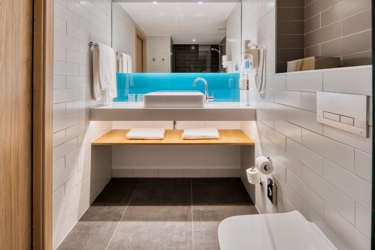 Holiday Inn Express - Madrid - Airport By Ihg Екстер'єр фото