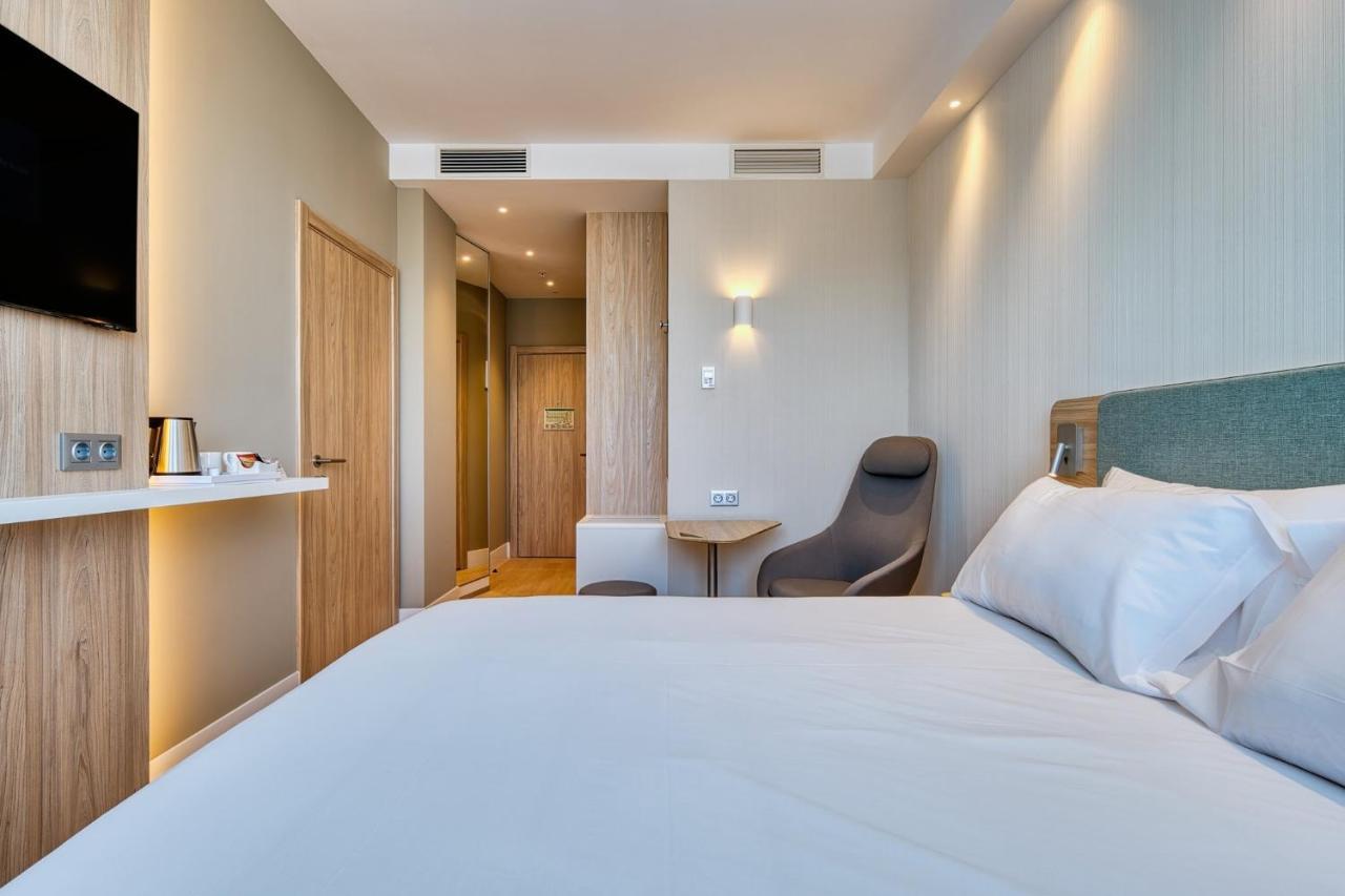 Holiday Inn Express - Madrid - Airport By Ihg Екстер'єр фото