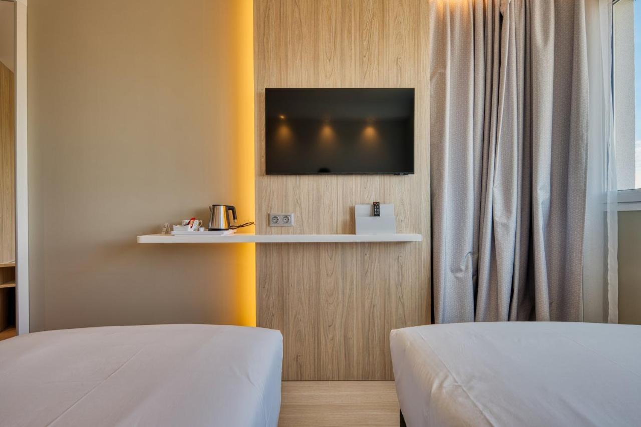 Holiday Inn Express - Madrid - Airport By Ihg Екстер'єр фото