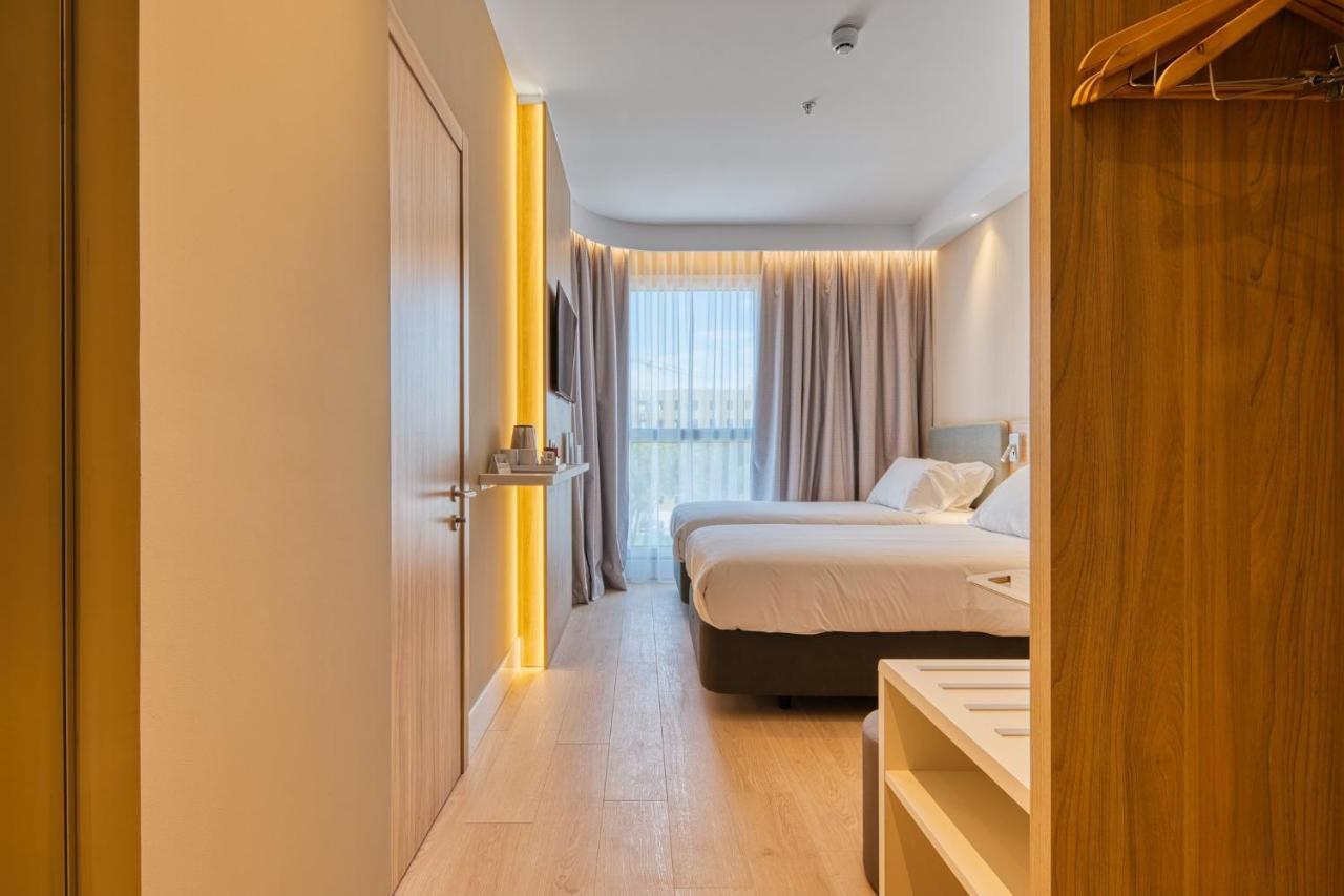 Holiday Inn Express - Madrid - Airport By Ihg Екстер'єр фото