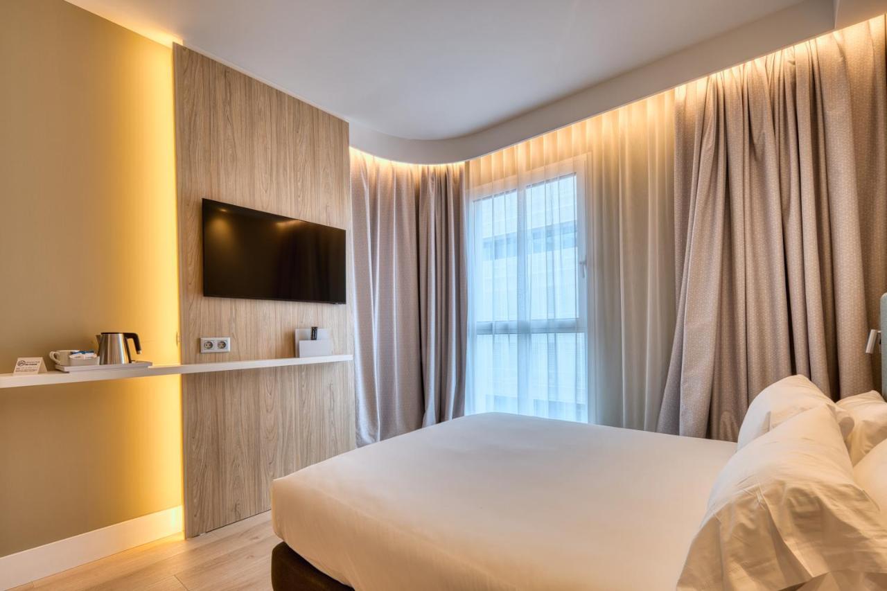 Holiday Inn Express - Madrid - Airport By Ihg Екстер'єр фото