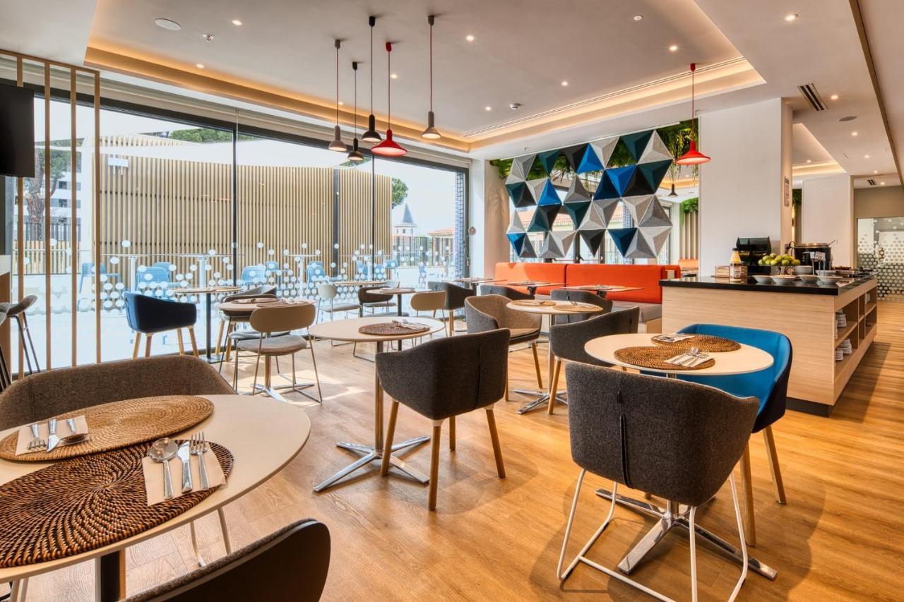 Holiday Inn Express - Madrid - Airport By Ihg Екстер'єр фото