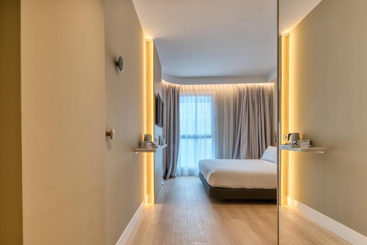 Holiday Inn Express - Madrid - Airport By Ihg Екстер'єр фото