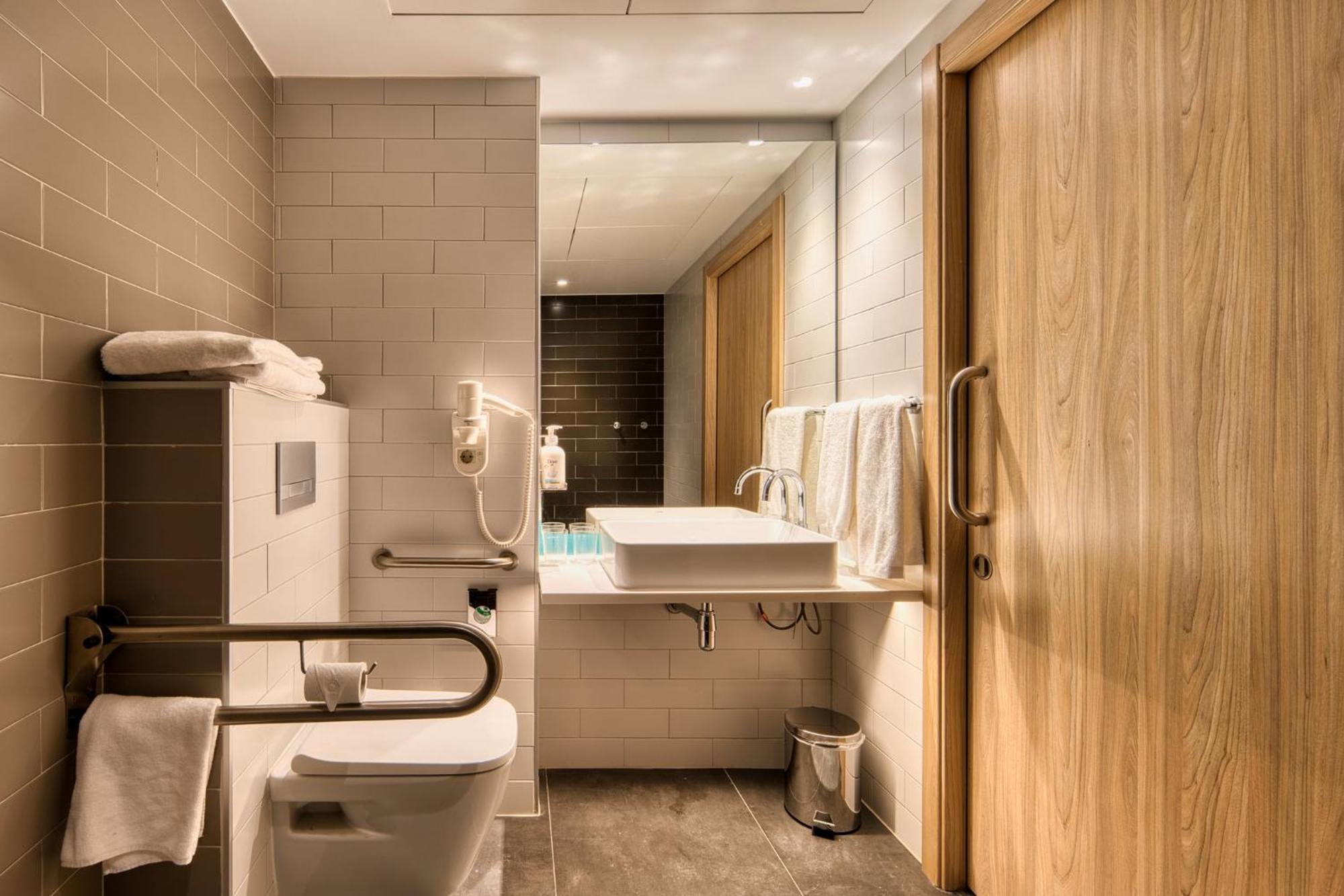 Holiday Inn Express - Madrid - Airport By Ihg Екстер'єр фото